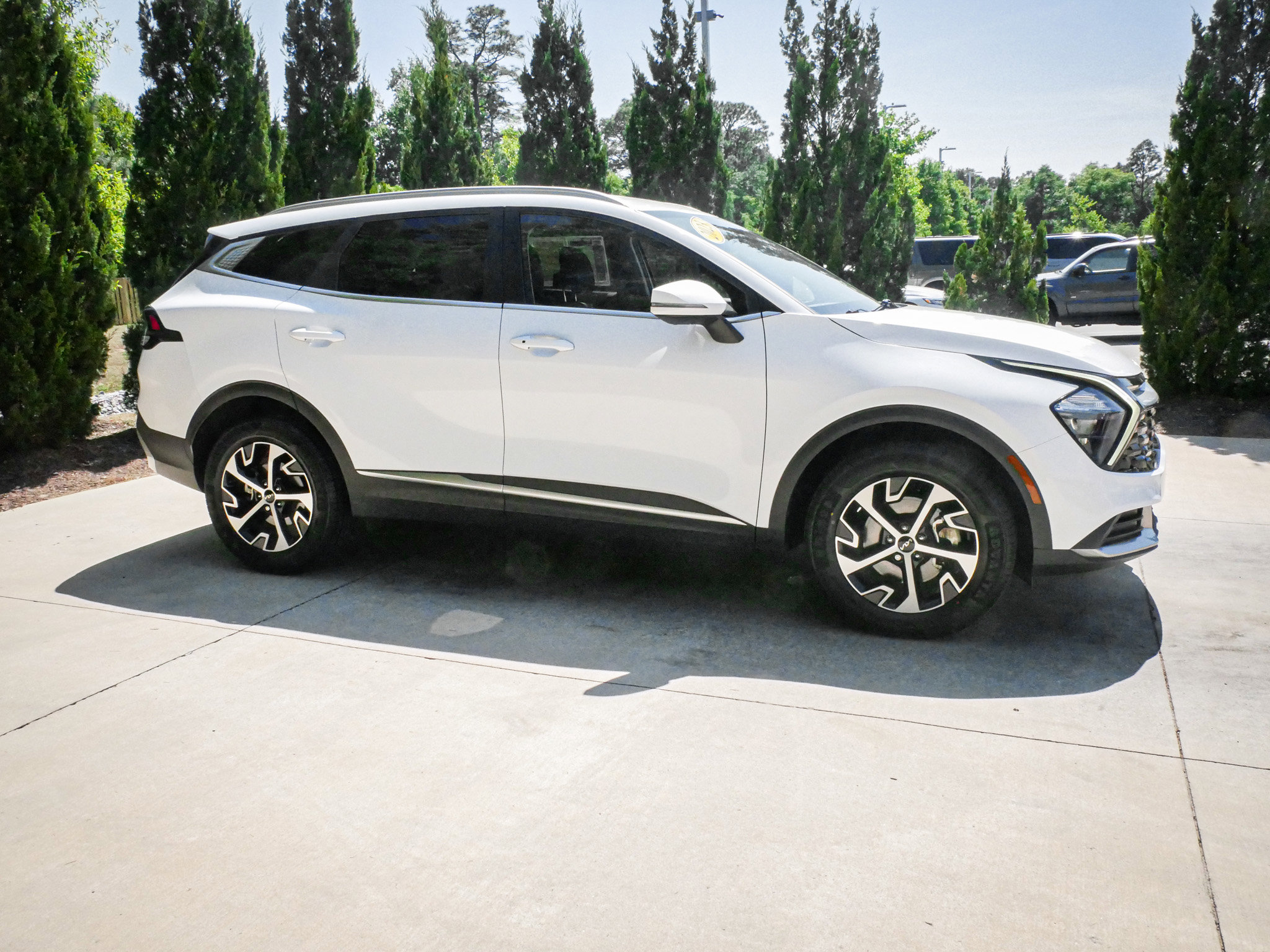 Used 2023 Kia Sportage EX AWD/4WD image 11