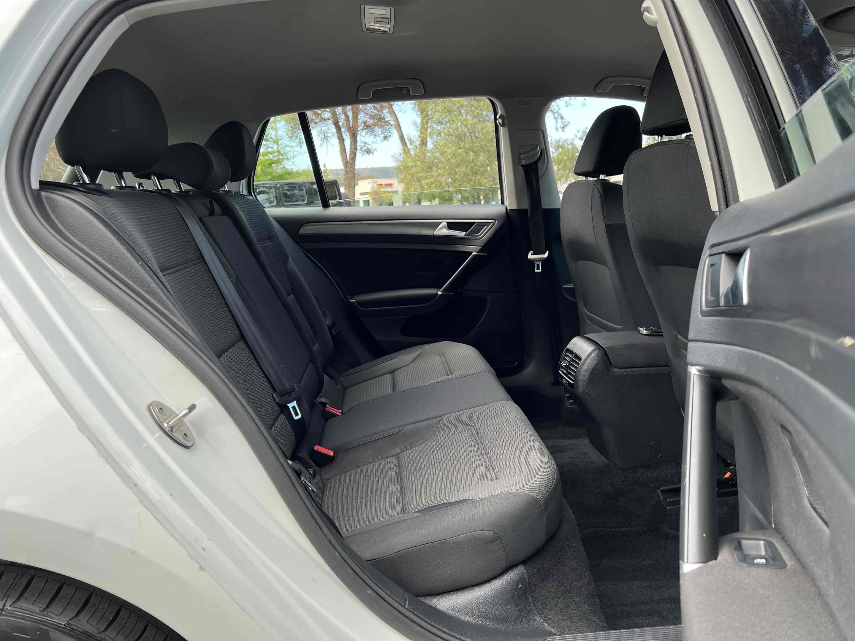 Used 2019 Volkswagen e-Golf SE w/ Driver Assistance Package image 38