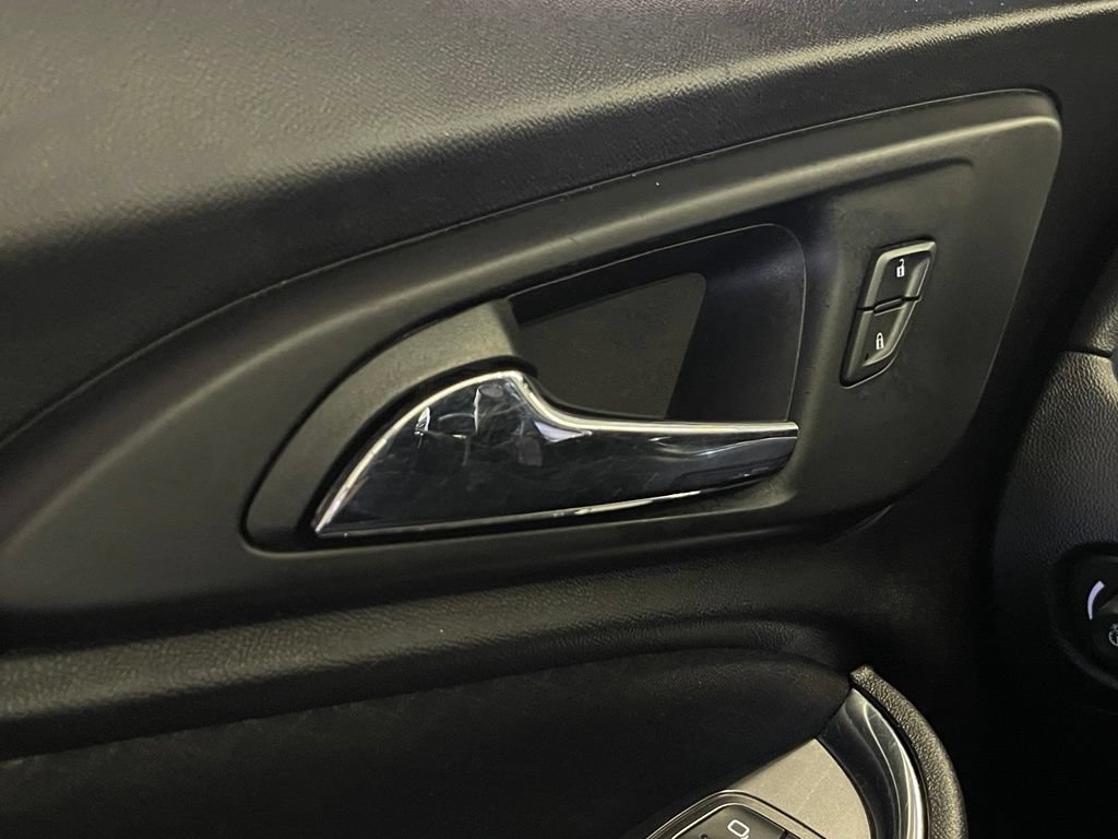 Used 2021 Chevrolet Malibu LT FWD image 12