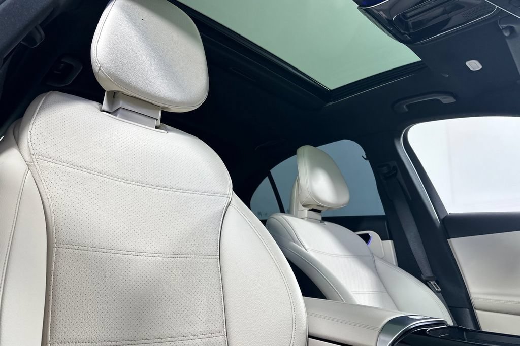 Certified 2025 Mercedes-Benz C 300 Sedan image 19