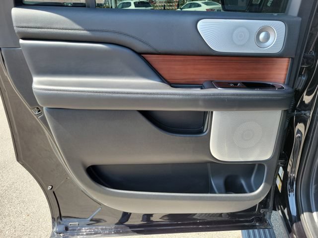 Used 2019 Lincoln Navigator L Reserve AWD/4WD image 18