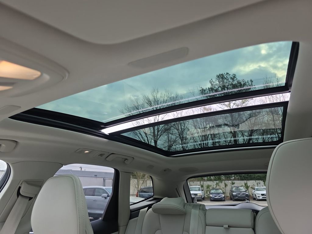 New 2026 Volvo XC60 T8 Ultra w/ Protection Package Premier image 40