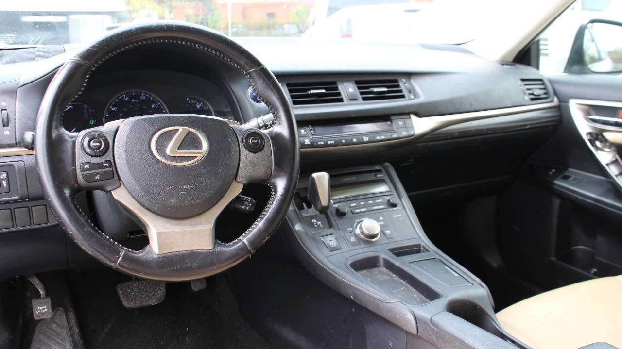 Used 2015 Lexus CT 200h image 17