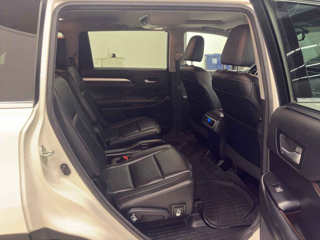Used 2015 Toyota Highlander XLE image 18