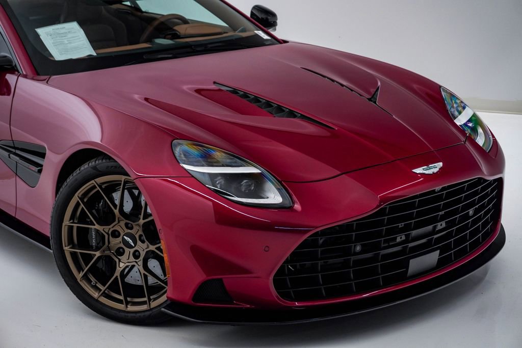 Used 2025 Aston Martin Vanquish RWD image 4