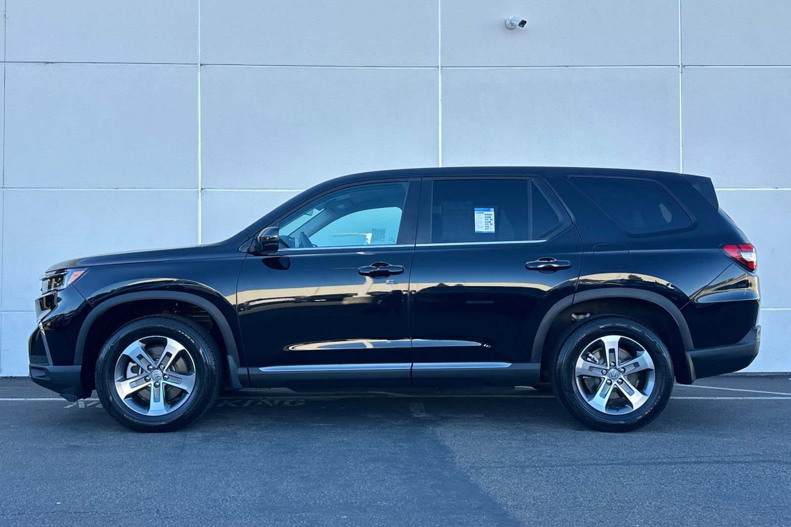 Used 2025 Honda Pilot EX-L image 6