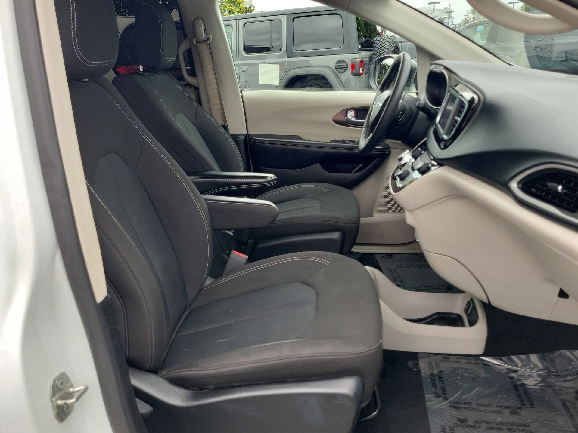 Certified 2023 Chrysler Voyager LX FWD image 16