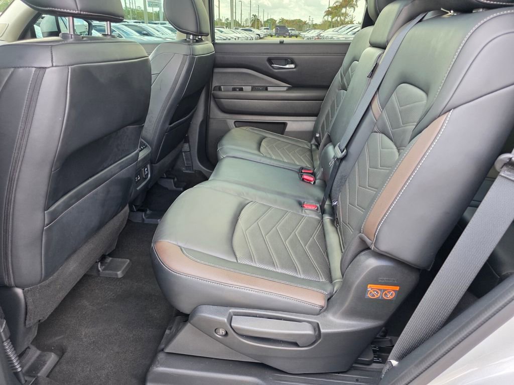 Used 2024 Nissan Pathfinder Platinum w/ Cargo Package image 20