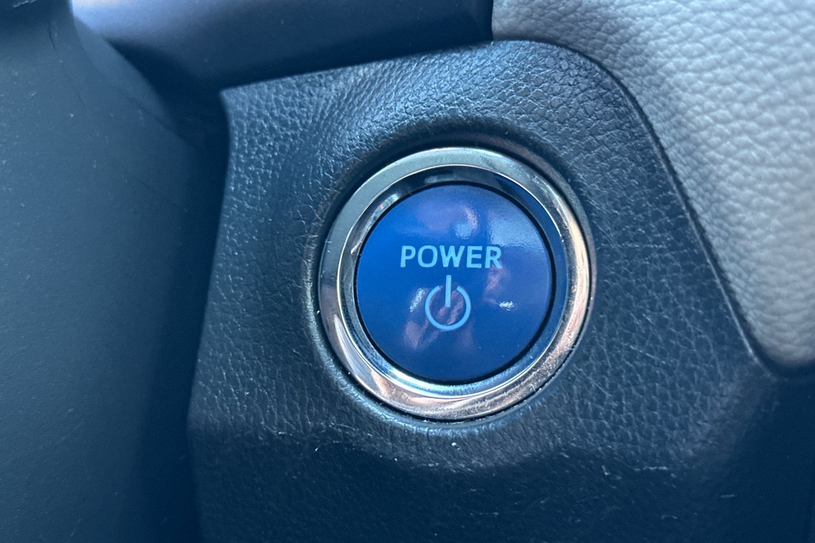 Used 2020 Toyota RAV4 Limited w/ All Weather Liner Package AWD/4WD image 23