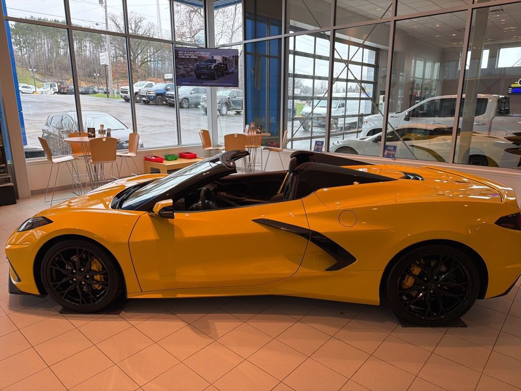 Used 2025 Chevrolet Corvette Stingray Premium Conv RWD image 6