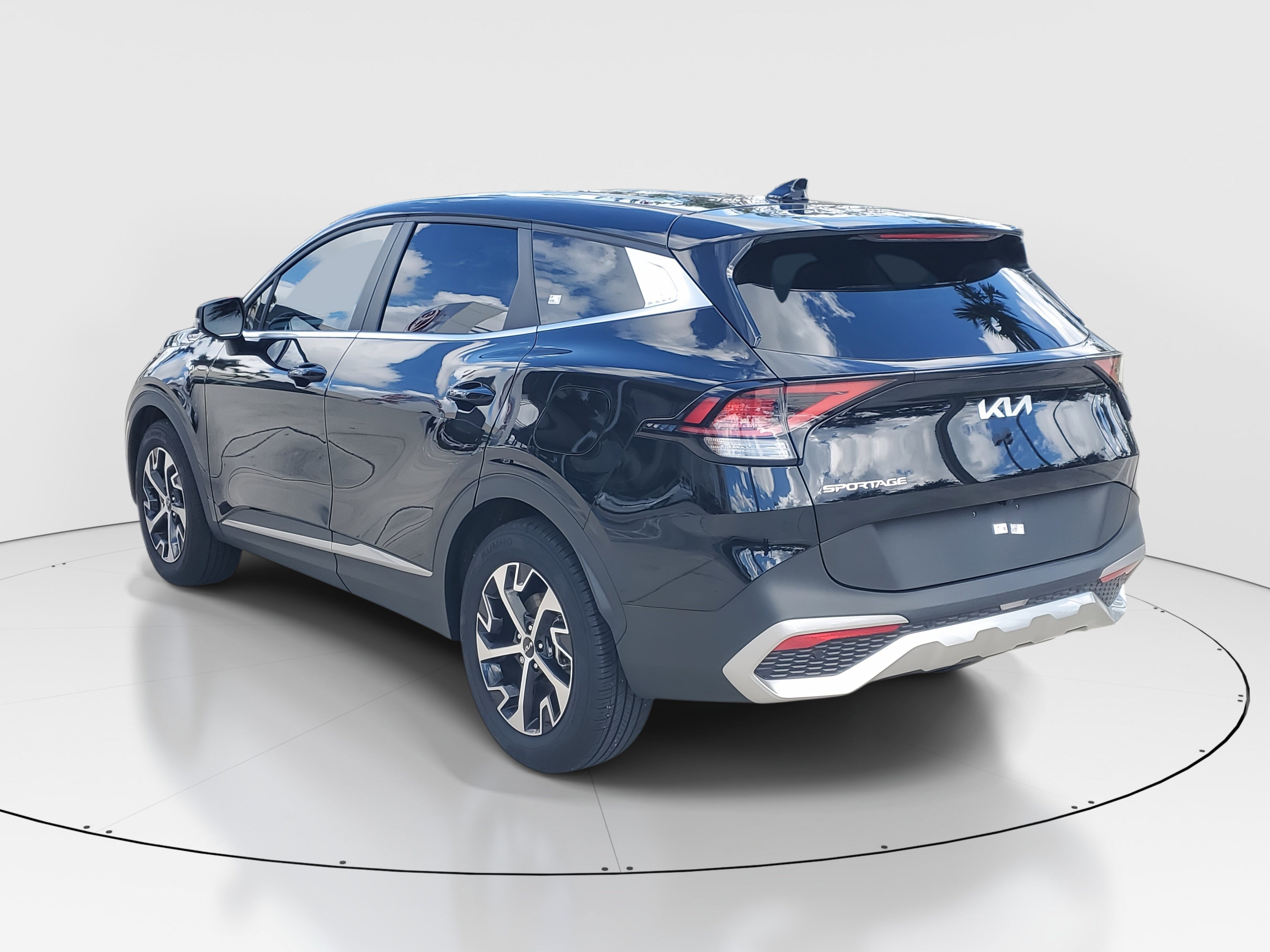 Used 2024 Kia Sportage EX image 5