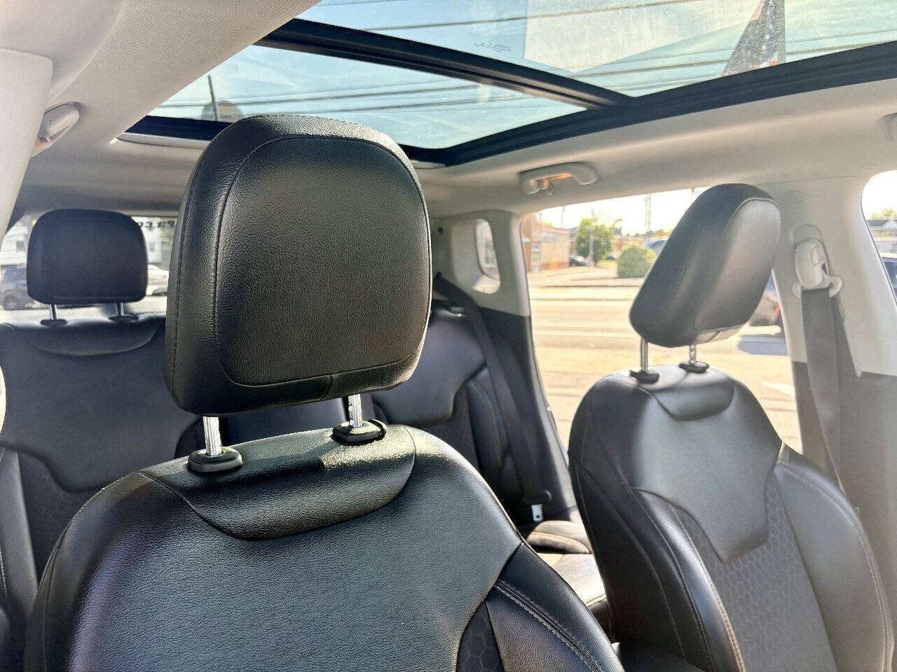Used 2019 Jeep Compass Latitude w/ Popular Equipment Group AWD/4WD image 37