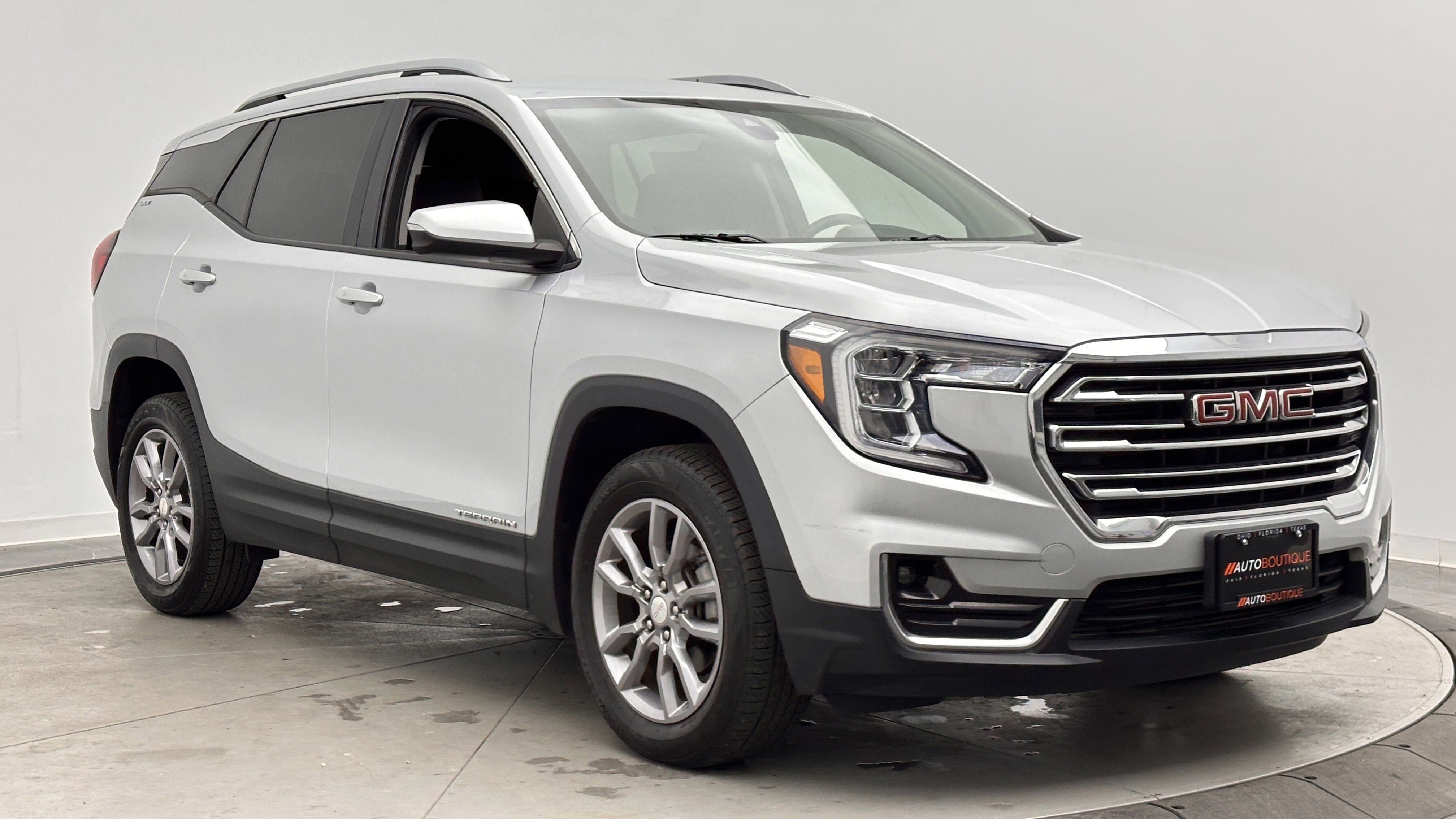 Used 2022 GMC Terrain SLT image 3