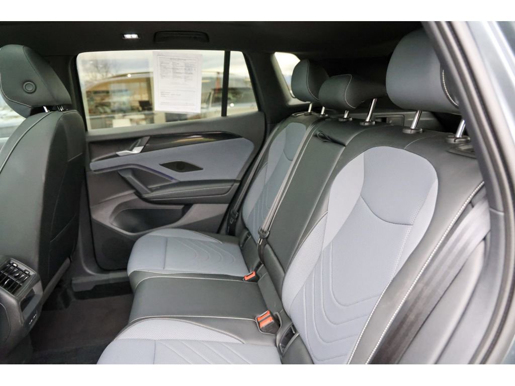 Used 2025 Volkswagen Tiguan SE R-Line image 14