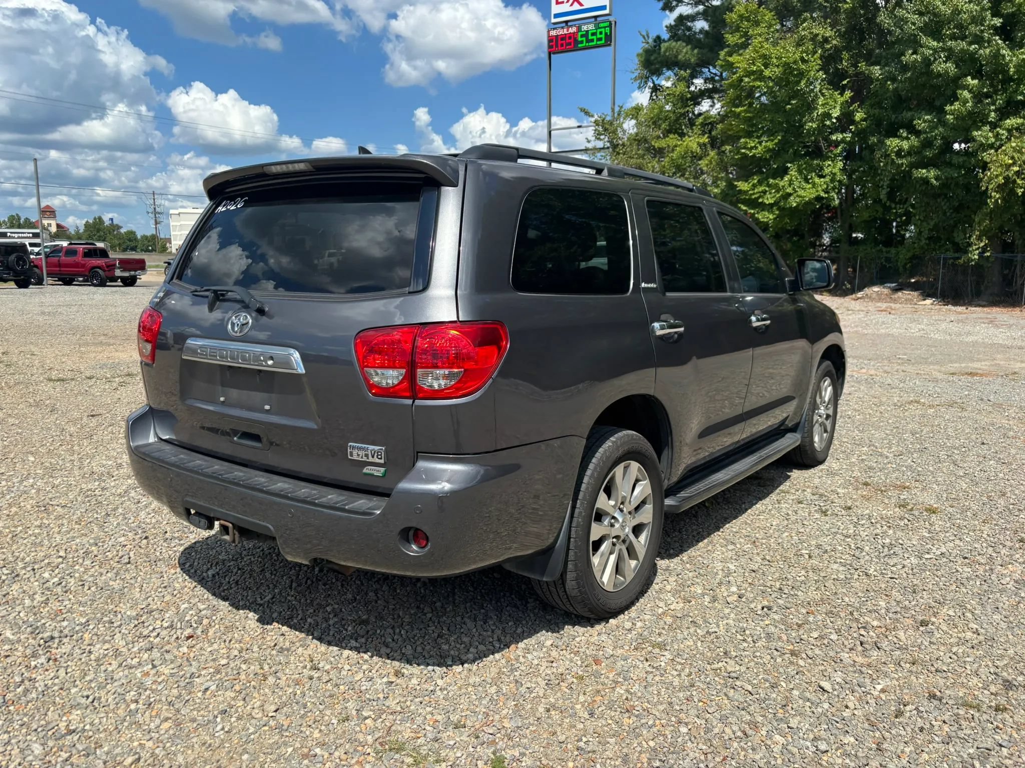 Used 2014 Toyota Sequoia Limited AWD/4WD image 4