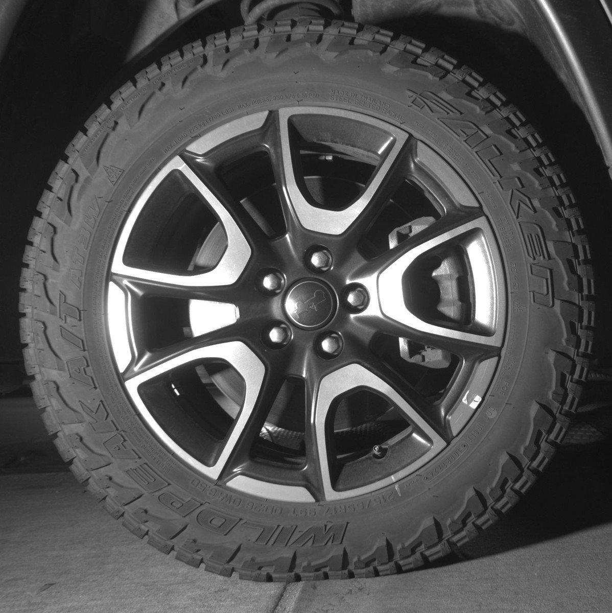 Used 2025 Jeep Compass Trailhawk image 13