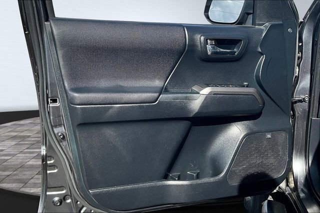 Used 2018 Toyota Tacoma TRD Sport w/ TRD Premium Sport Package image 19
