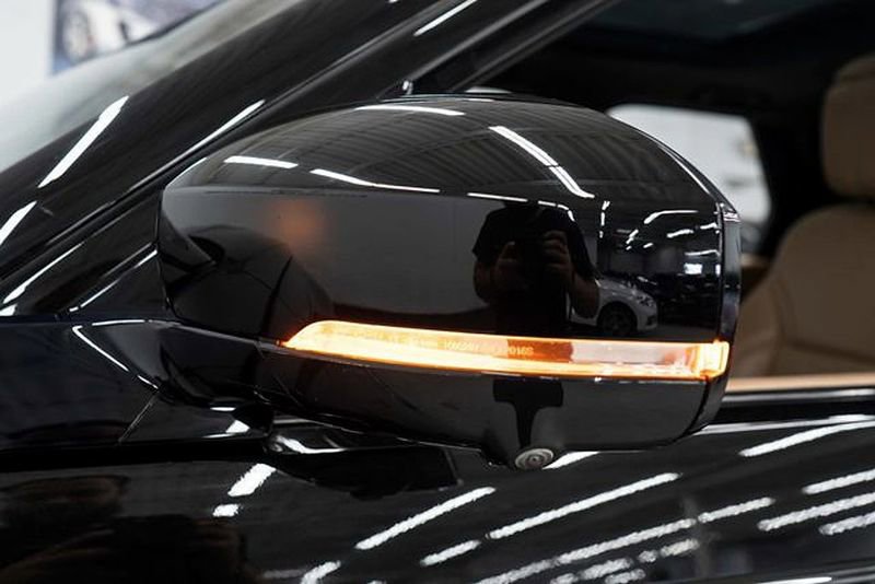 Used 2023 Land Rover Discovery S R-Dynamic image 57