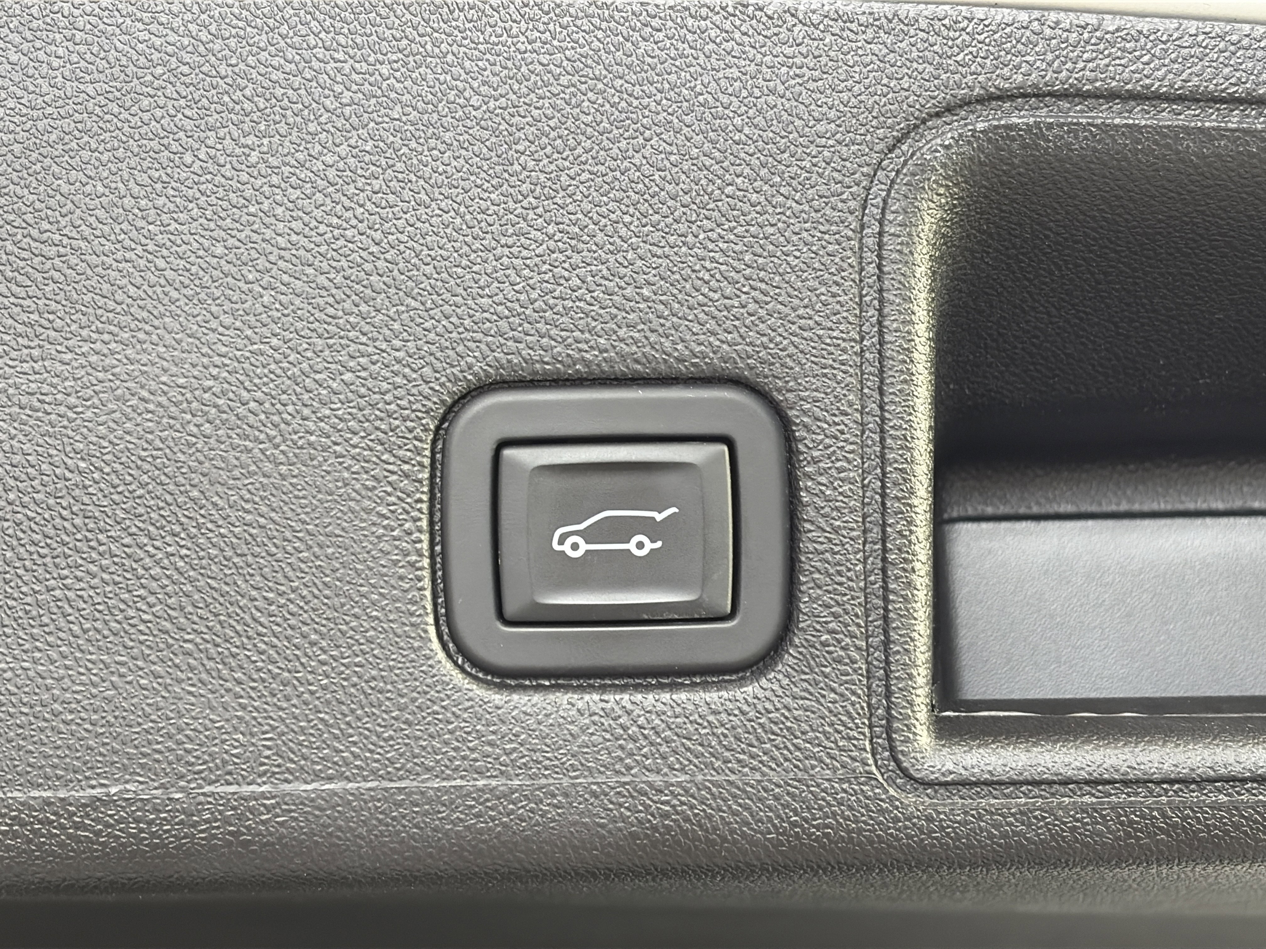 Certified 2024 GMC Terrain SLT image 15