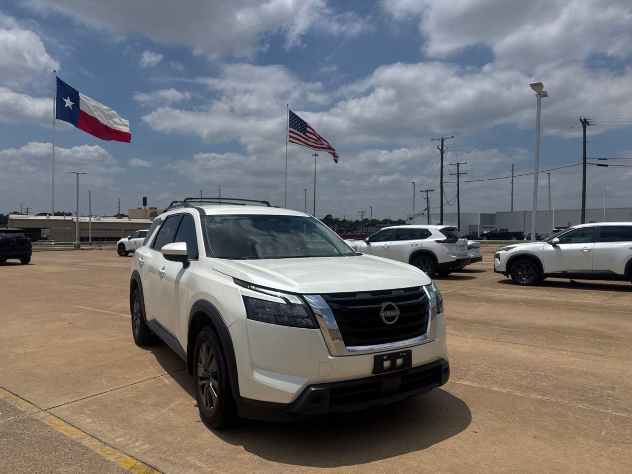Certified 2023 Nissan Pathfinder SV w/ Lighting Package (N92) FWD image 2