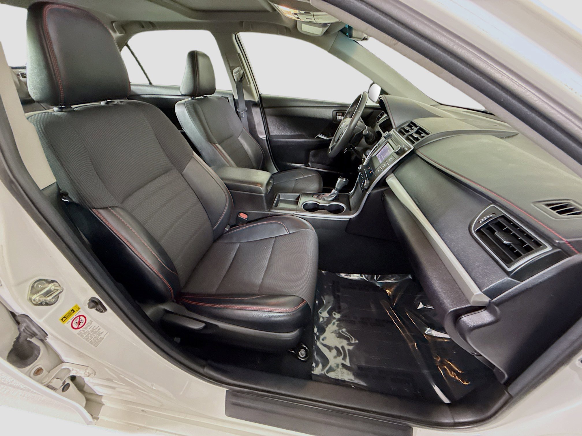 Used 2017 Toyota Camry SE w/ Moonroof Package image 28