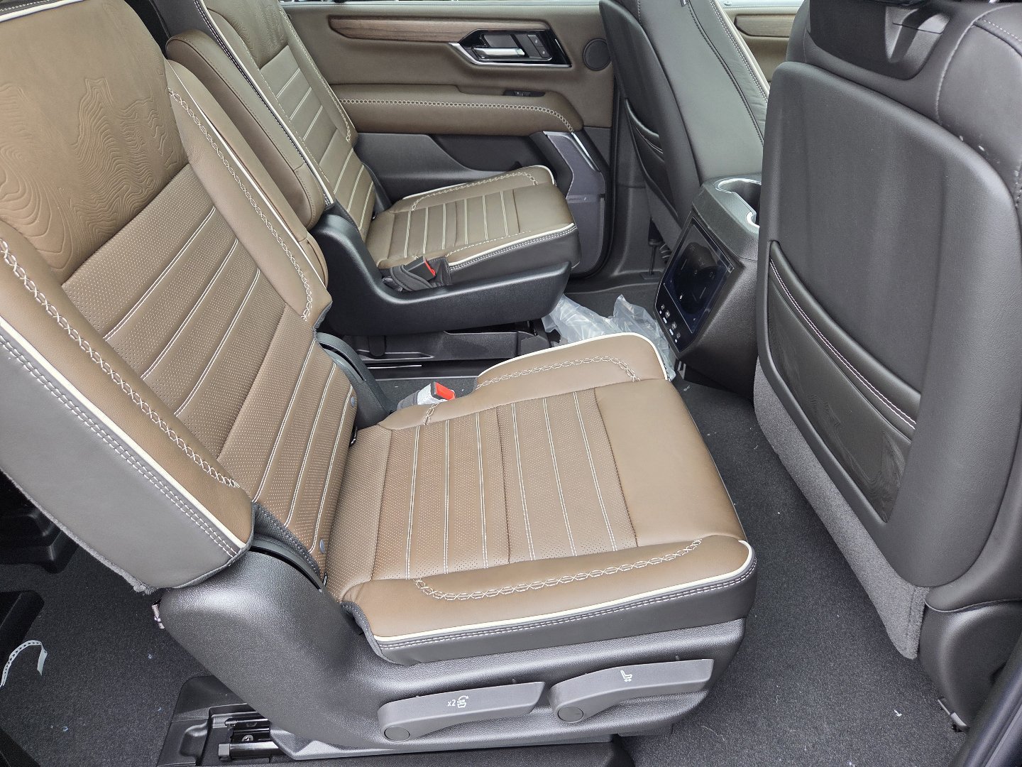 New 2027 GMC Yukon XL Denali Ultimate w/ LPO, Floor Liner Package AWD/4WD image 26
