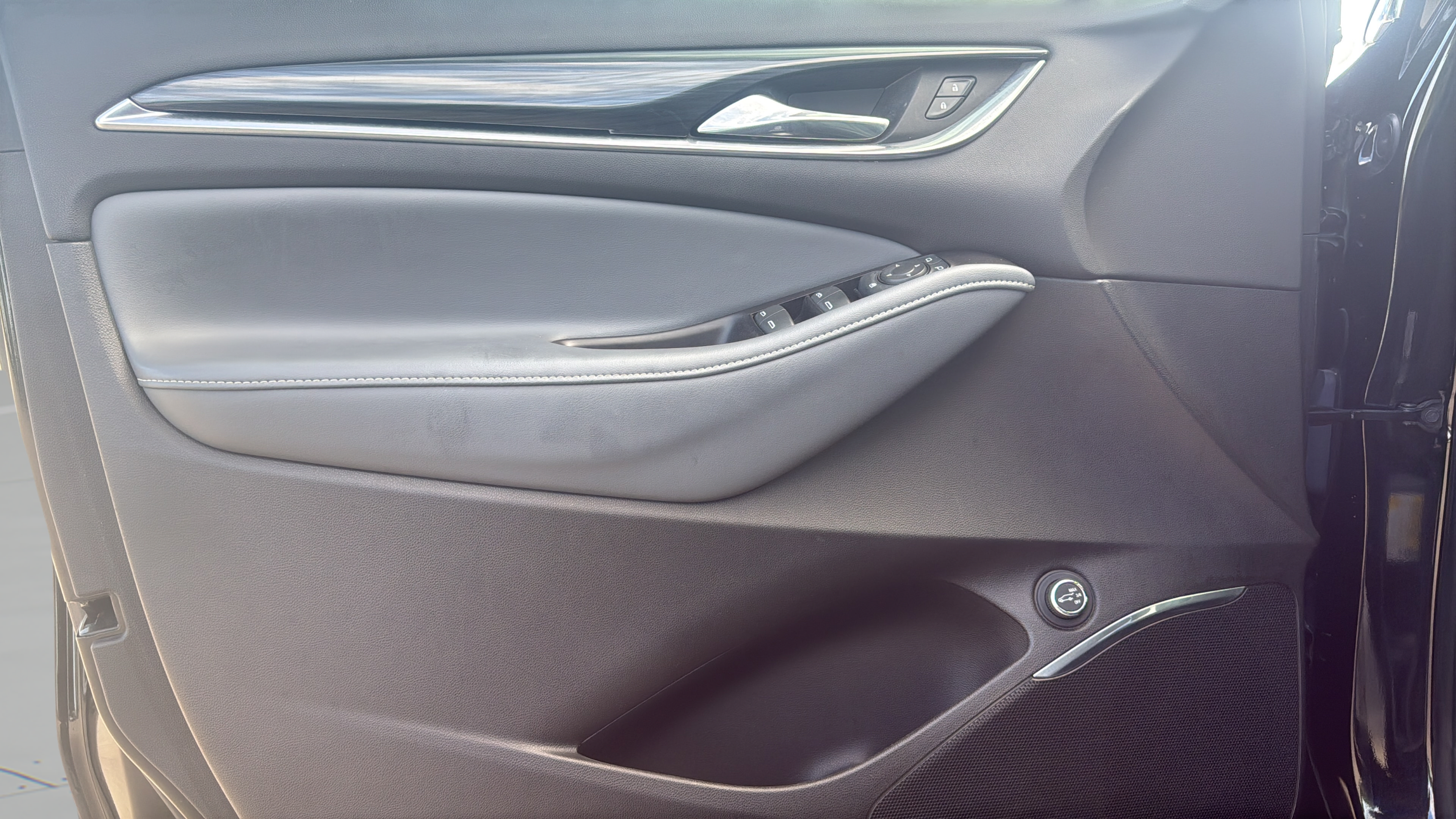 Used 2019 Buick Enclave Essence FWD image 12