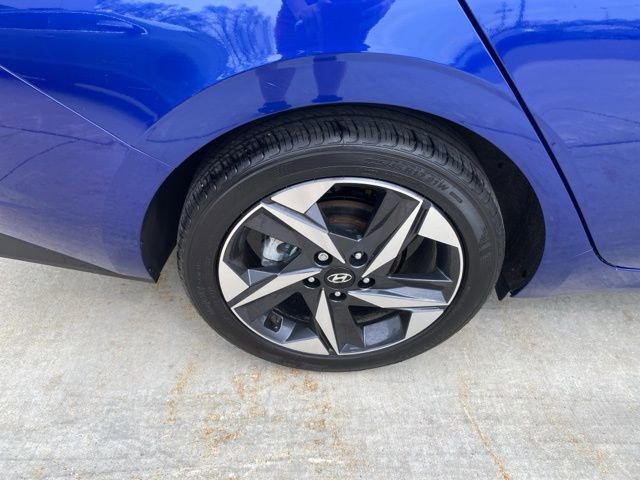 Used 2023 Hyundai Elantra SEL w/ Convenience Package FWD image 12