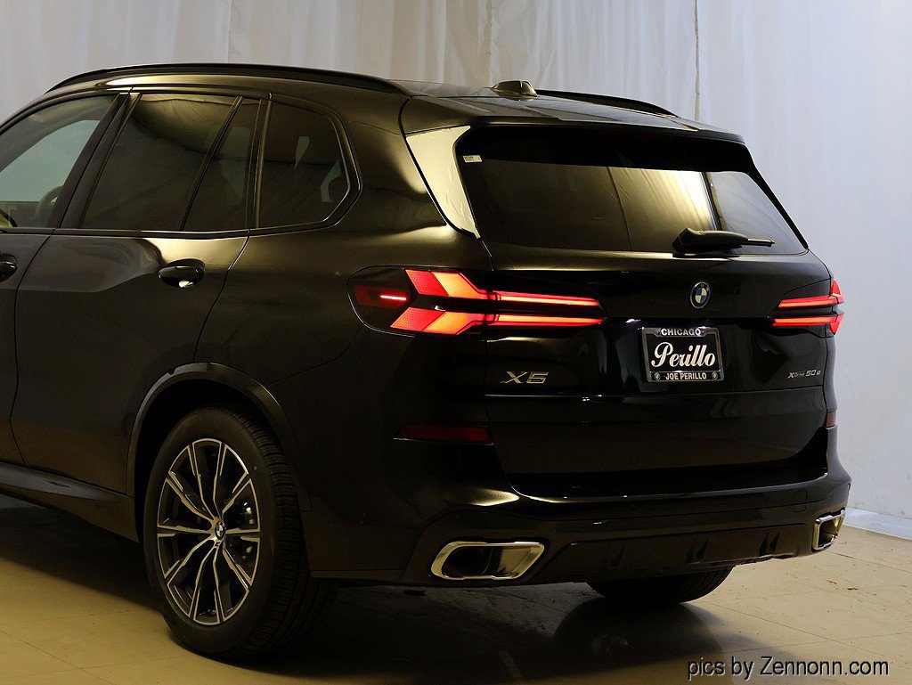 Used 2026 BMW X5 xDrive50e w/ M Sport Package AWD/4WD image 3
