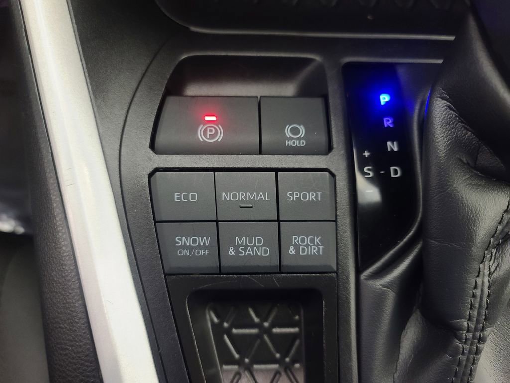 Used 2025 Toyota RAV4 XLE image 31