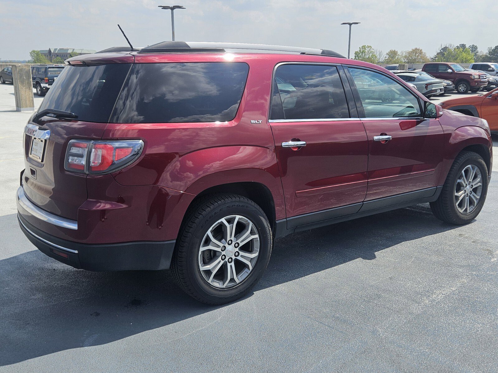 Used 2015 GMC Acadia SLT image 3