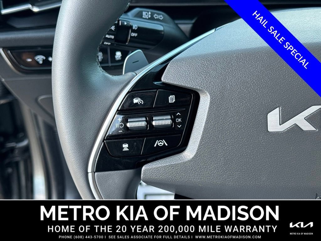Used 2025 Kia Niro EX Touring FWD image 18
