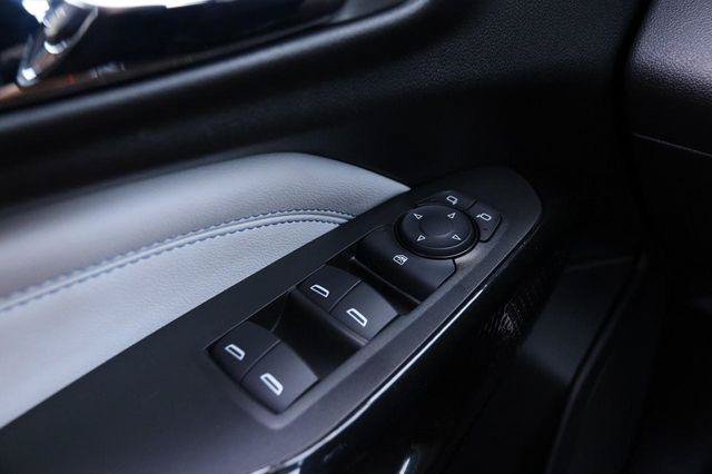 Used 2025 Chevrolet Trax LT w/ LT Convenience Package FWD image 20
