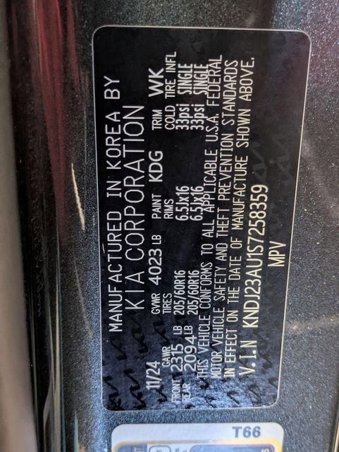 Used 2025 Kia Soul LX w/ LX Technology Package FWD image 33
