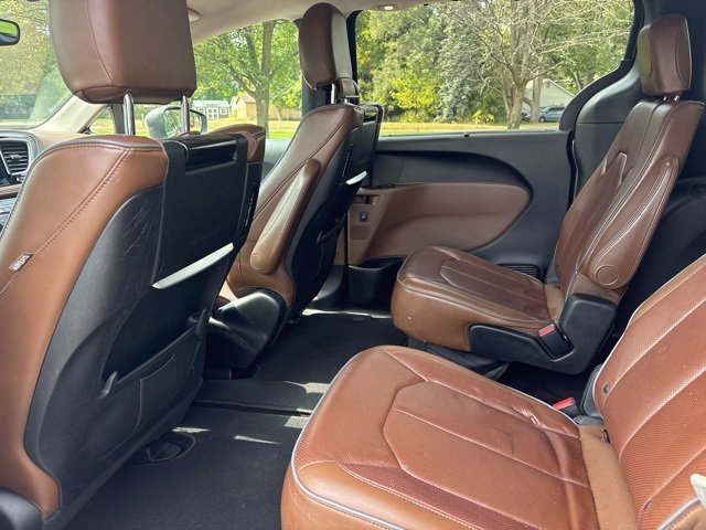 Used 2017 Chrysler Pacifica Limited w/ UConnect Theater Package image 11