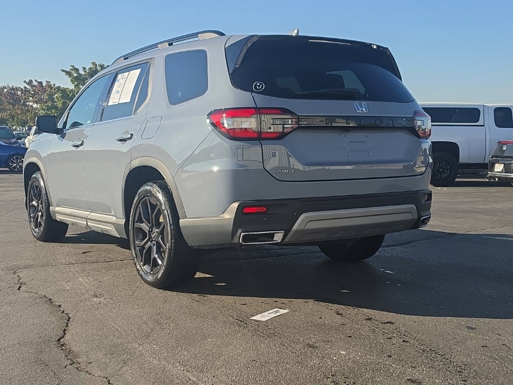 Certified 2025 Honda Pilot Touring image 5