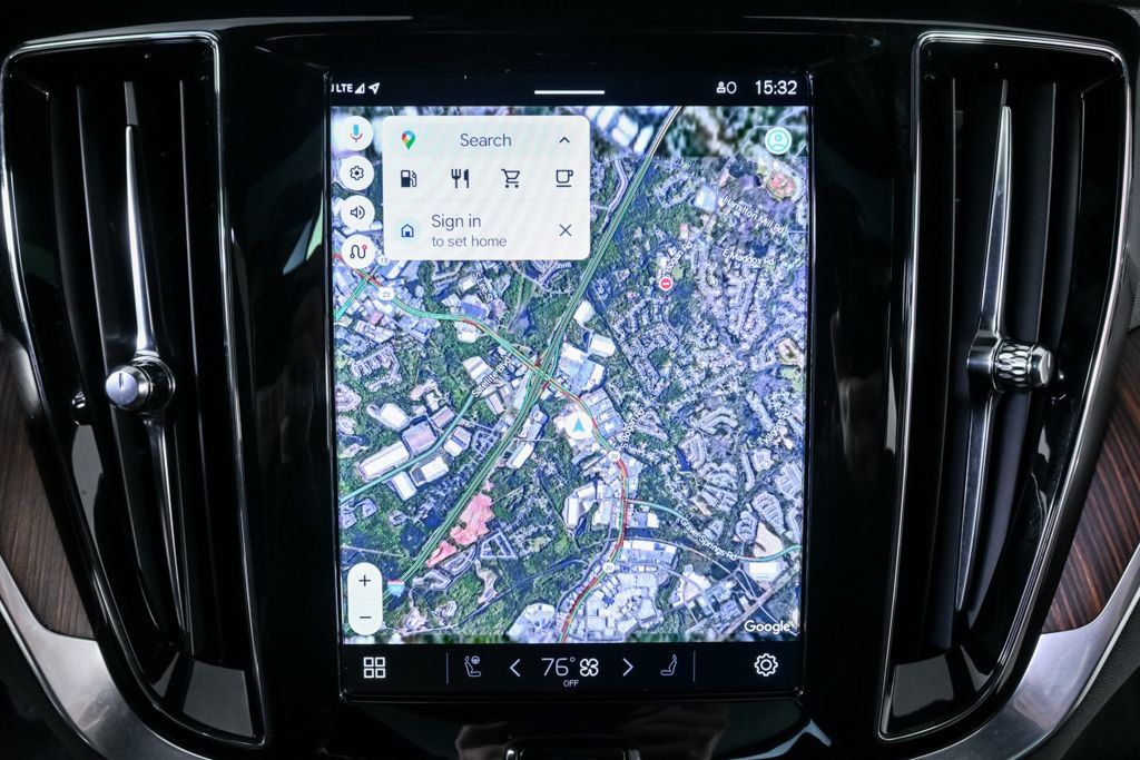 Used 2025 Volvo V60 B5 Cross Country Plus image 15