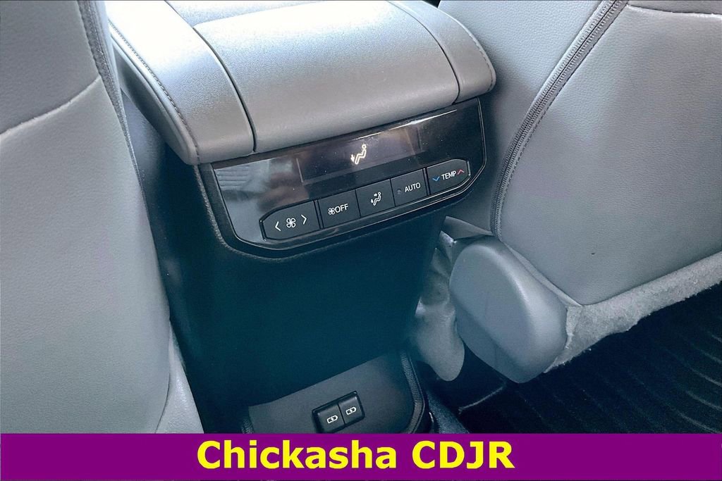 Used 2022 Toyota Highlander XLE image 10