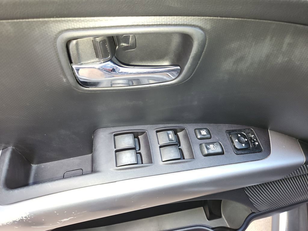 Used 2010 Mitsubishi Outlander XLS image 28