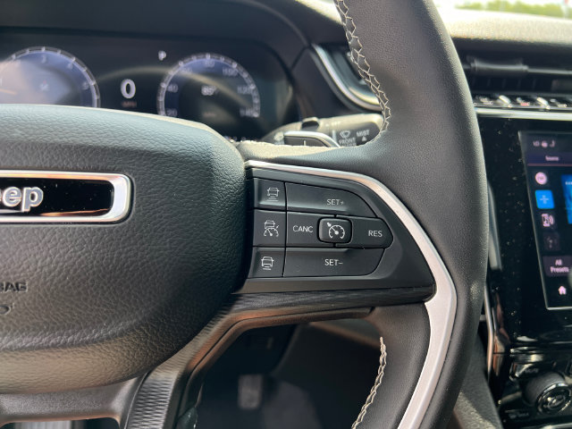 Certified 2025 Jeep Grand Cherokee Altitude AWD/4WD image 17