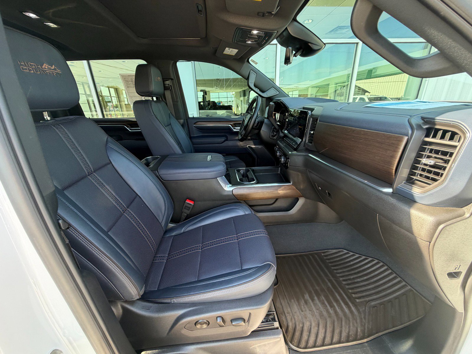 Certified 2025 Chevrolet Silverado 3500 High Country w/ High Country Premium Package AWD/4WD image 38