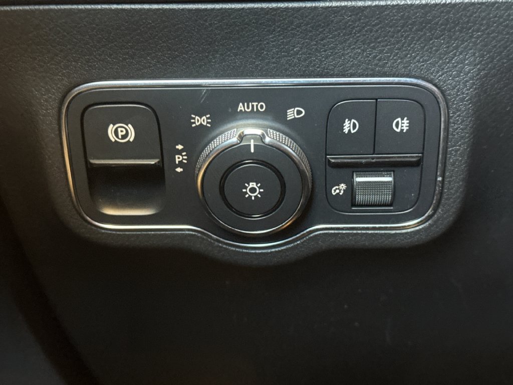 Used 2021 Mercedes-Benz GLA 250 4MATIC image 35