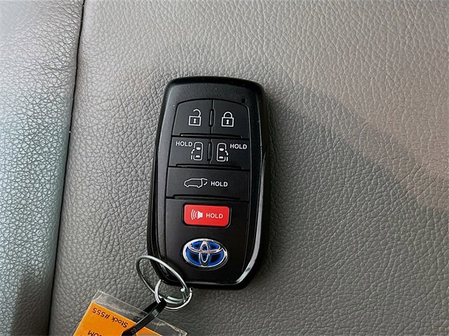 Used 2024 Toyota Sienna XLE image 31