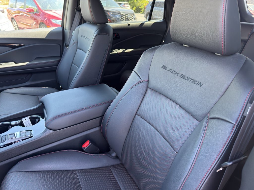 Used 2025 Honda Passport Black Edition image 12