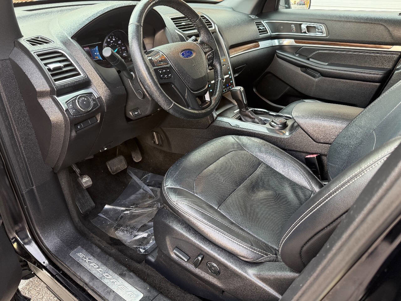 Used 2017 Ford Explorer Limited w/ Equipment Group 301A image 27