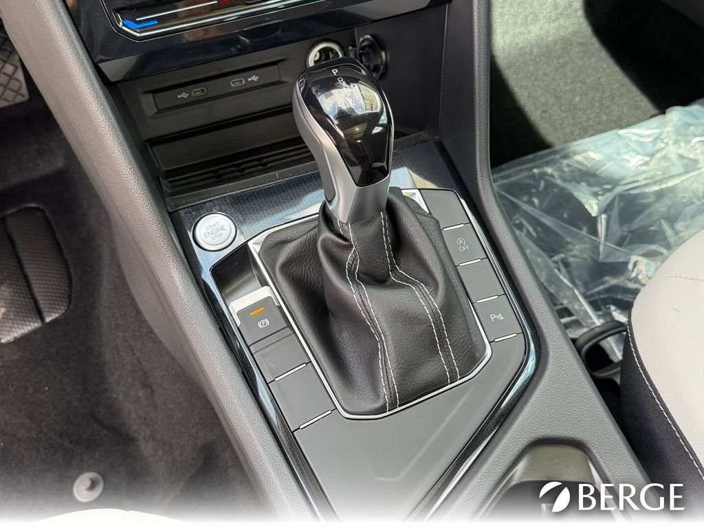 New 2026 Volkswagen Taos SE FWD image 17