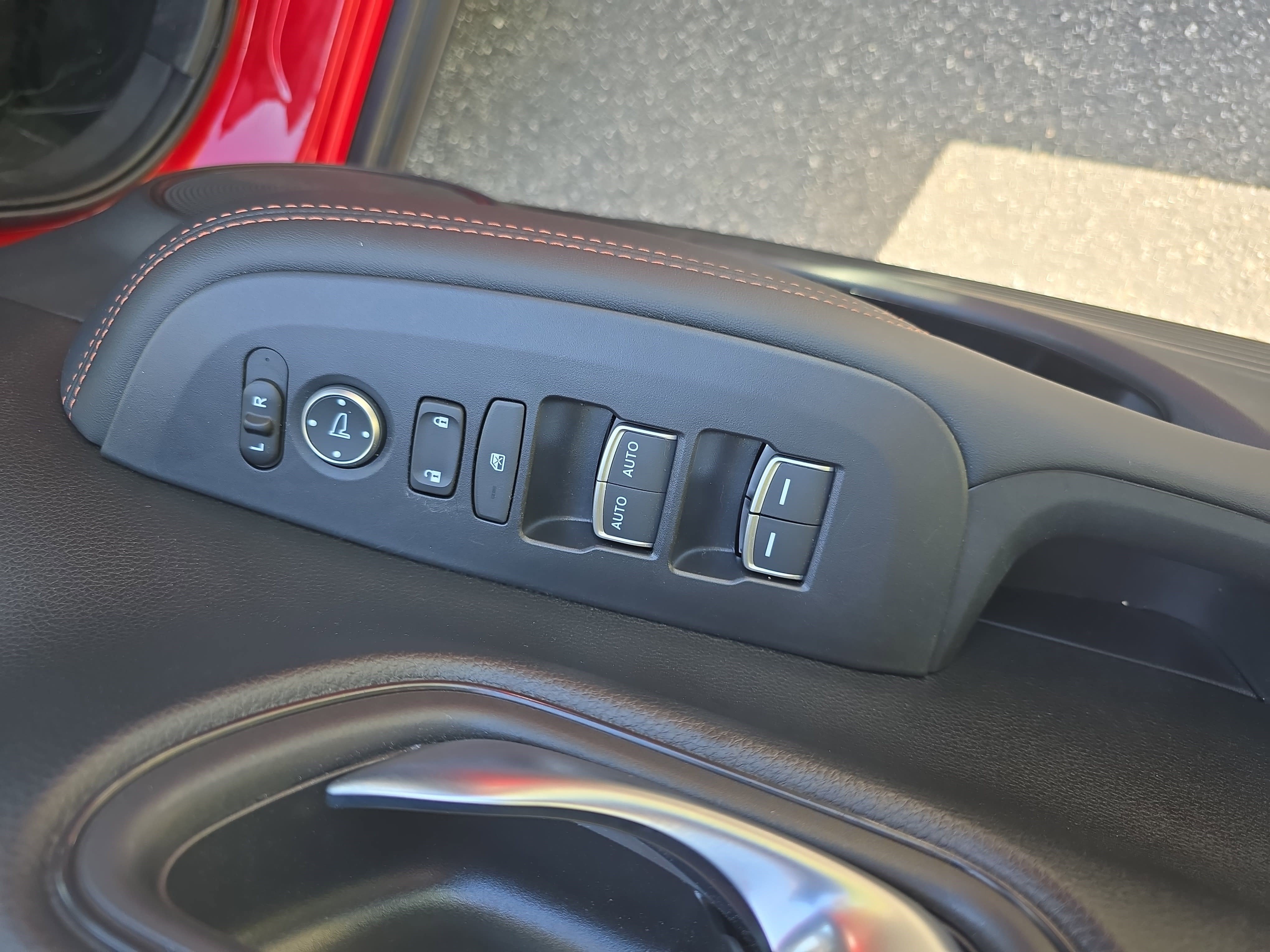 Used 2025 Honda HR-V Sport image 28