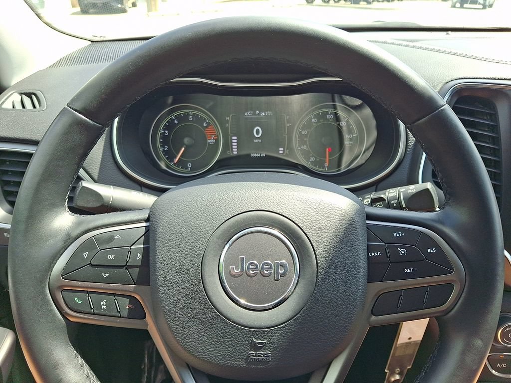Used 2020 Jeep Cherokee Latitude w/ Cold Weather Group AWD/4WD image 18