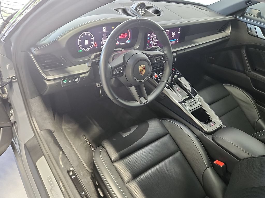 Certified 2025 Porsche 911 Carrera RWD image 4