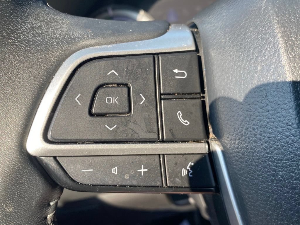 Used 2024 Toyota Highlander LE AWD/4WD image 26